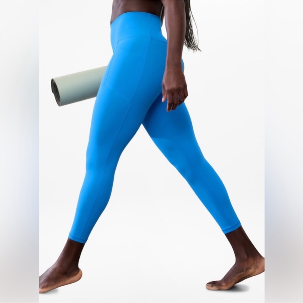 NWT - Athleta Salutation stash 7/8 tight - ultramarine - m